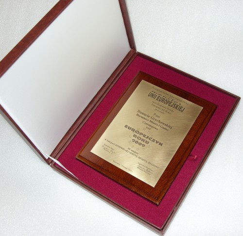 dyplom, dyplomy nr 102 Dyplom mosiny grawerowany wykoczenie powierzchni patynowane - lakierowane, deska dbowa
