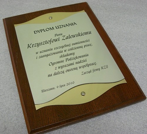 dyplom, dyplomy nr 136 Dyplom grawerowany na laminacie metalizowanym - deska jesionowa