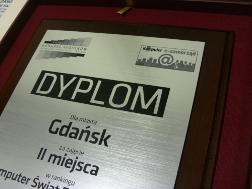 dyplom, dyplomy nr 207 dyplom grawerowany w laminacie grawerskim metalizowanym na desce dbowej