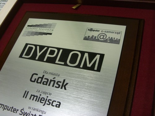 dyplom, dyplomy nr 207 dyplom grawerowany w laminacie grawerskim metalizowanym na desce dbowej