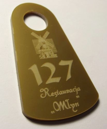 Numerki do szatni nr 33 Numerek grawerowany - plexi zota 3 mm ( grawerowanie laserowe)