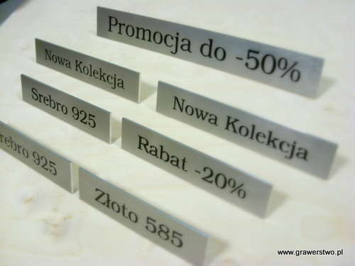 Tabliczki okolicznociowe grawerowane nr 87 Aluminiowe tabliczki informacyjne - kolor srebrny mat. Grawerunek wypeniony farbami.
