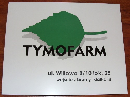 szyldy z laminatu nr 32 Szyld grawerowany w laminacie biaym -  logo wykonane z dwch kolorw laminatu jako nakadka