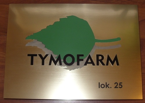 szyldy z laminatu nr 33 Szyld grawerowany w laminacie zotym -  logo wykonane z dwch kolorw laminatu jako nakadka